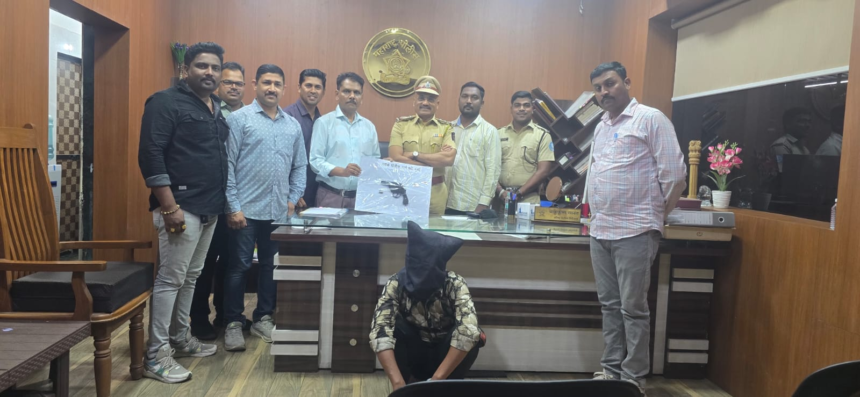 नवी मुंबई के रबाळे इलाके में पुलिस द्वारा चलाए गए कॉम्बिंग ऑपरेशन के दौरान देसी कट्टा, जिंदा कारतूस और ब्राउन शुगर बरामद, 14 आरोपियों पर केस दर्ज।