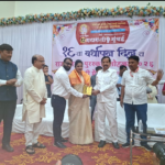 नवी मुंबई में ‘धगधगती मुंबई’ के 16वें वर्धापन दिवस पर आयोजित राज्यस्तरीय पुरस्कार समारोह में वन मंत्री गणेश नाईक सहित अनेक गणमान्य व्यक्तियों की उपस्थिति में विभिन्न क्षेत्रों के उत्कृष्ट कार्यकर्ताओं को सम्मानित किया गया।