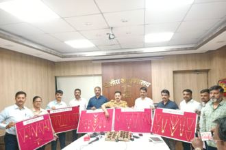 मुंब्रा में घरफोड़ियों के आरोपी शिवाजी गोपाल साटे को गिरफ्तार कर पुलिस ने 1.03 किलो सोने के गहने बरामद किए।