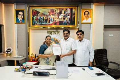 नगरसेवक महेश सुखरामानी ने नाना-नानी गार्डन का नाम अमर शहीद हेमू कालानी के नाम पर रखने और उसके सुंदरीकरण का प्रस्ताव महापौर को सौंपा