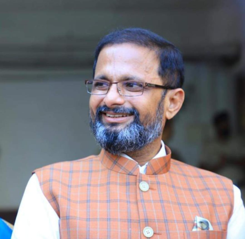 सांसद नरेश म्हस्के ने संसद की स्थायी समिति की बैठक में PM-E बस सर्विस स्कीम के तहत प्रतिदिन 200 किमी बस संचालन लक्ष्य घटाकर 150 किमी करने और ठाणे क्षेत्र के लिए अधिक बसें देने की मांग उठाई