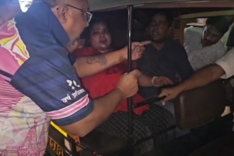 ठाणे के पचपखाड़ी में टेस्ट ड्राइव के दौरान अनियंत्रित हुई टाटा सियारा कार 20 फीट गहरे गड्ढे में गिरी, महिला चालक गंभीर रूप से घायल।