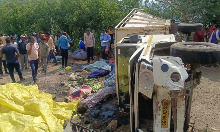 Kawardha Road Accident