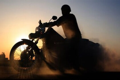 Thane Motorcyclist dies