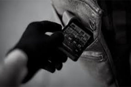 Thane mobile theft