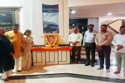 Tribute Paid to Swatantryaveer Savarkar
