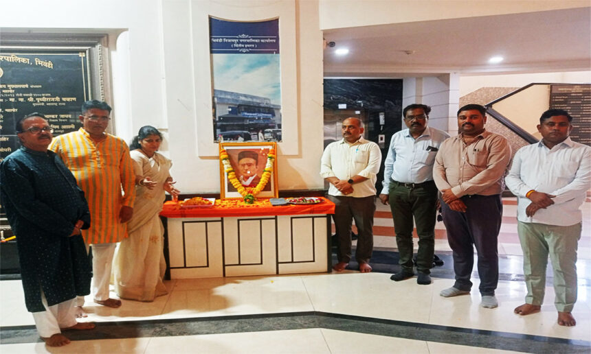 Tribute Paid to Swatantryaveer Savarkar