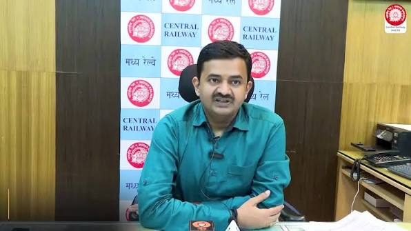 मध्य रेलवे के मुख्य जनसंपर्क अधिकारी डॉ. स्वप्निल नीला ने बताया कि लोनावला-कर्जत सेक्शन में भूस्खलन के बाद सुरक्षा को प्राथमिकता देते हुए ट्रेनों का संचालन नियंत्रित किया जा रहा है। रेलवे की टीम मौके पर मरम्मत और बहाली कार्य में जुटी हुई है।