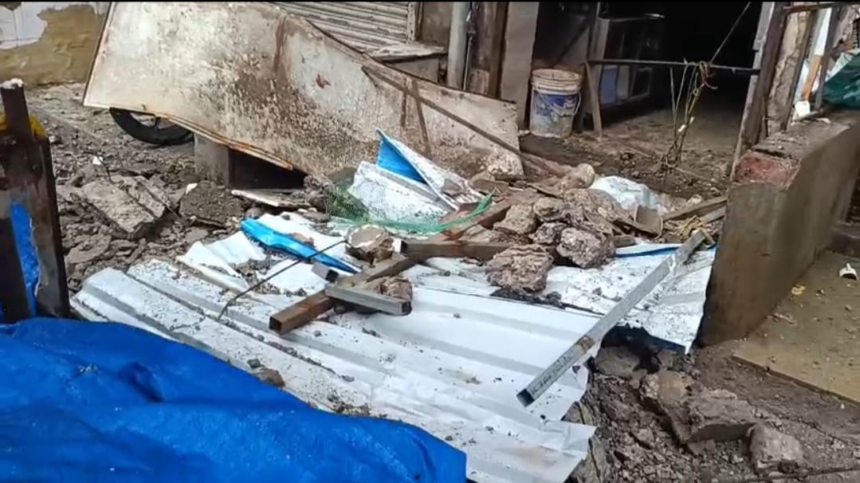 बारिश के बीच बालकनी का स्लैब गिरा, युवक गंभीर घायल