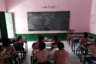 सरकारी स्कूल में नशे की हालत में पहुंचा शिक्षक, वीडियो वायरल होते ही निलंबित