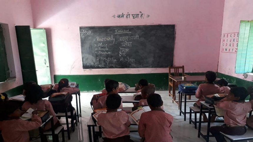 सरकारी स्कूल में नशे की हालत में पहुंचा शिक्षक, वीडियो वायरल होते ही निलंबित