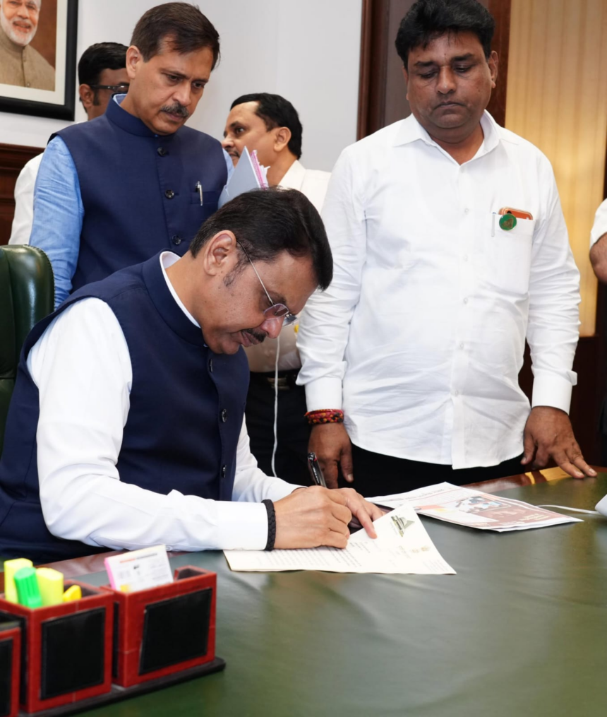 Murji Patel Raises Marol Police Housing Issue