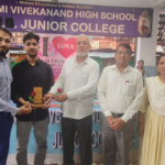 पहली ही कोशिश में NEET-UG 2026 में 596 अंक और AIR 11,470 हासिल करने वाले भिवंडी के छात्र शेख वामिक का विद्यालय में सम्मान किया गया