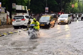 महाराष्ट्र में लगातार बारिश से मुंबई, ठाणे, पालघर और रायगढ़ के कई इलाके जलमग्न हो गए